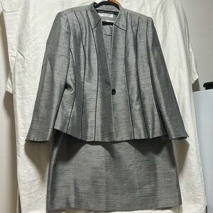 OLIVIANNE  New York  3 piece Skirt Suit.